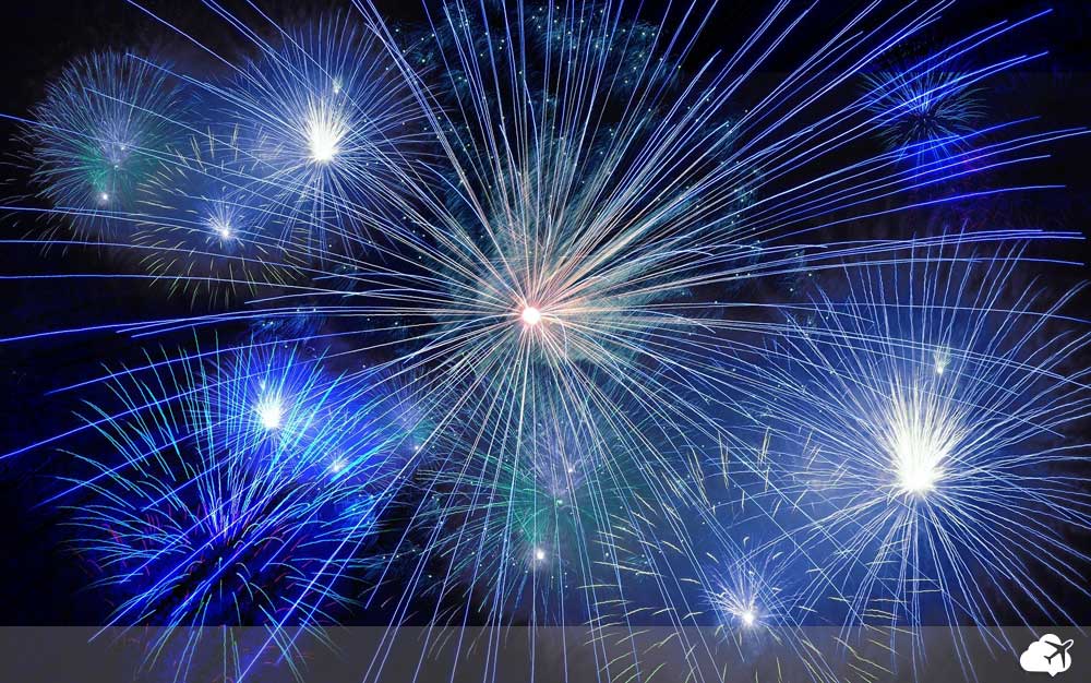 fogos de artificio celebrando ano-novo