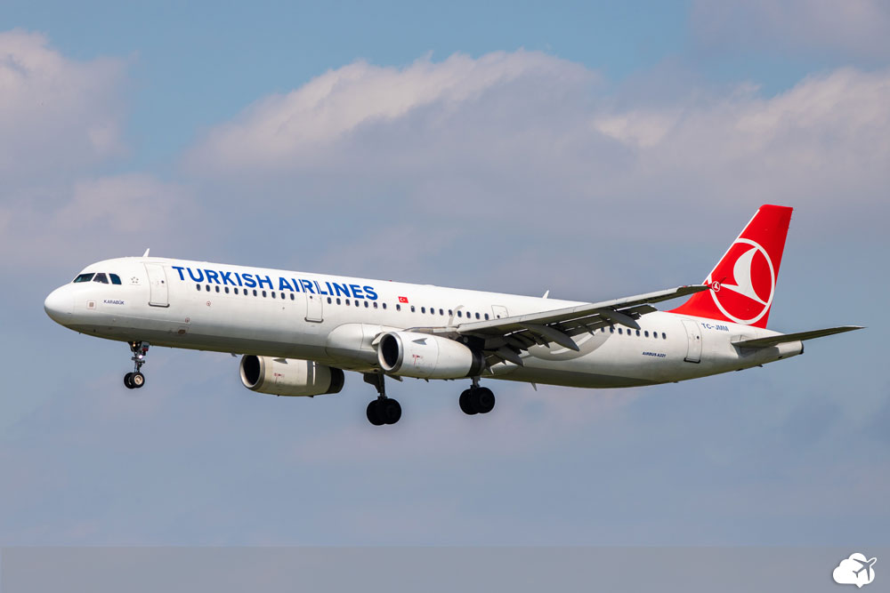 aviao da turkish airlines leva brasileiros para o egito