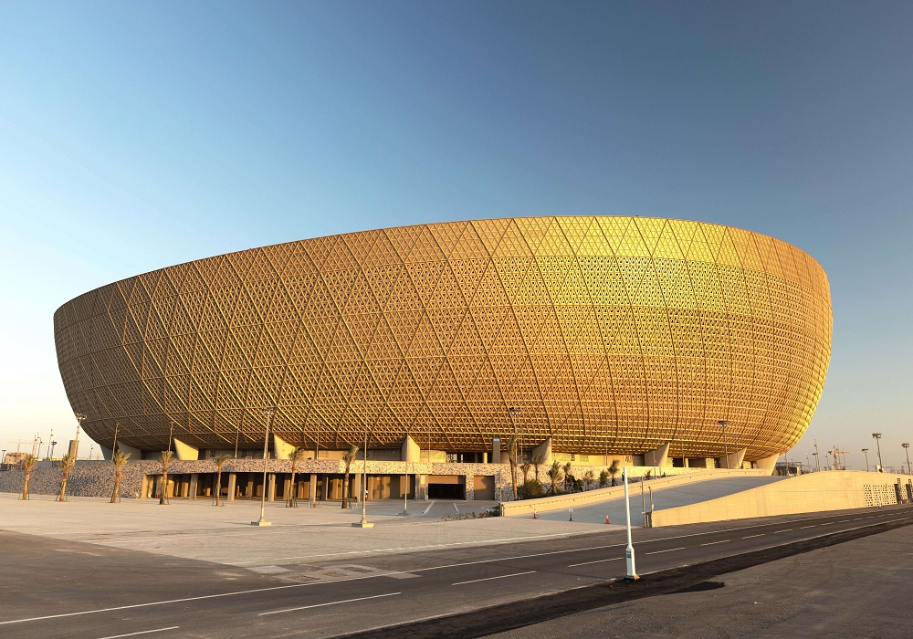 Foto do Estádio Lusail que parece um cesto de ouro